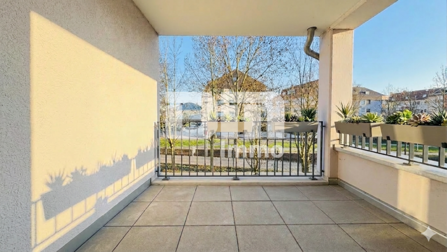 Moderne 4 Zimmer HP / EG Wohnung mit 2 Bädern und großer Terrasse direkt an der Uni - Loggia / Terrasse